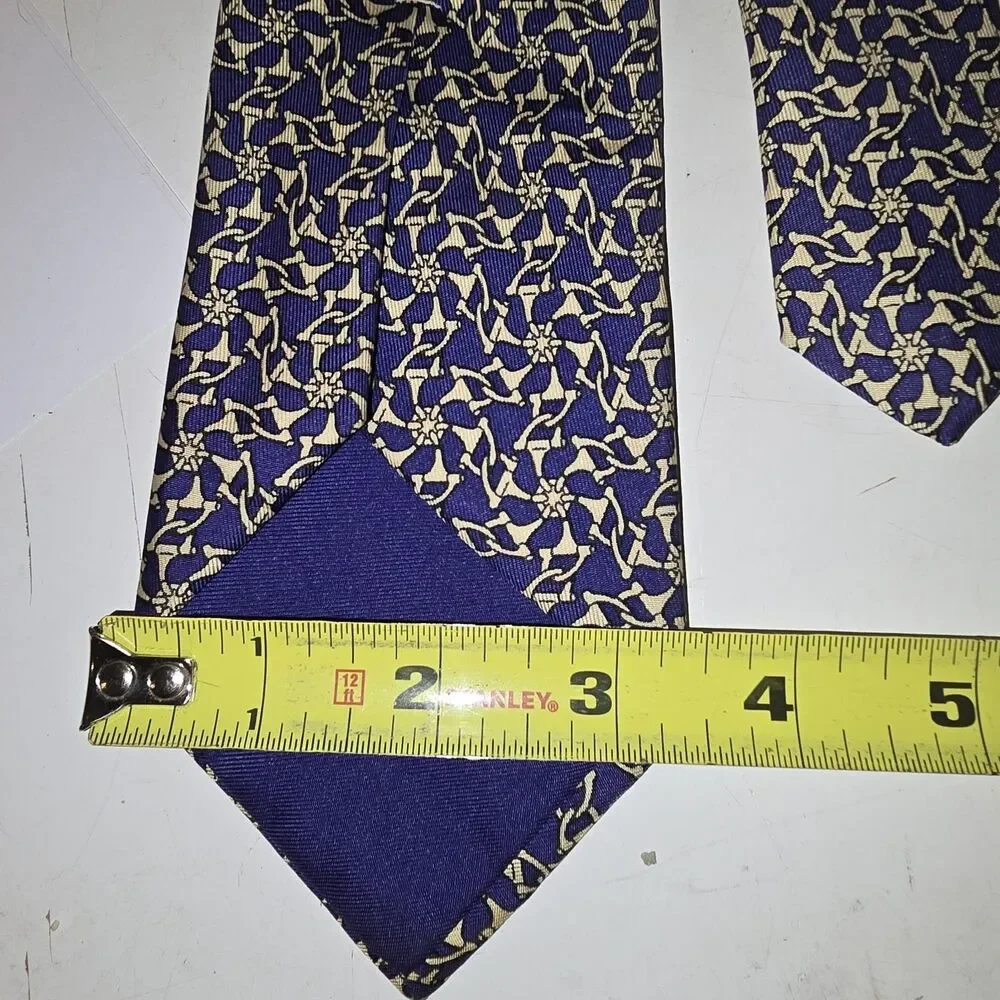 Hermes Paris Mens Necktie 100% Silk Gold Links patterned slim